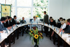 02.JPG (37823 BYTES)