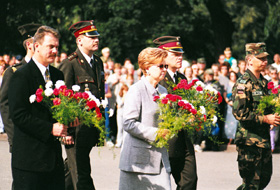 ZS02.JPG (46841 BYTES)