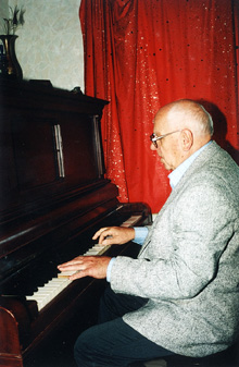 GR03.JPG (43229 BYTES)