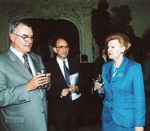 AA.JPG (46031 bytes)