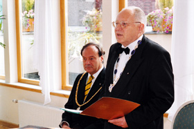 FE2.JPG (32913 bytes)