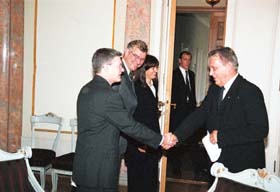 PB.JPG (14899 bytes)