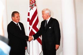 AK1.JPG (18046 bytes)