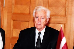 AK2.JPG (17875 bytes)