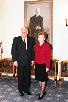 BR3.JPG (25372 bytes)