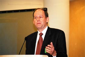 E04.JPG (15825 bytes)