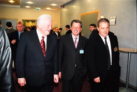 E09.JPG (19273 bytes)