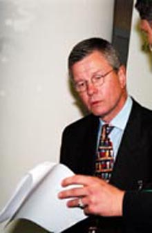 E10.JPG (18318 bytes)