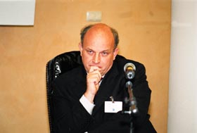 E12.JPG (15629 bytes)