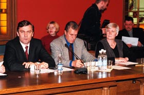 AIZ6.JPG (23801 bytes)