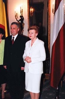 VEST7.JPG (23167 bytes)