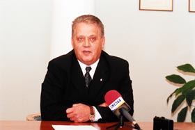 BE1.JPG (16490 bytes)