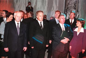 VA3.JPG (22387 bytes)