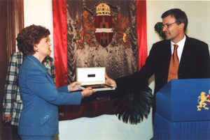 V16.JPG (36943 bytes)