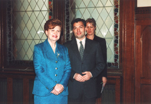 V2.JPG (35338 bytes)