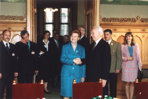 V8.JPG (36509 bytes)