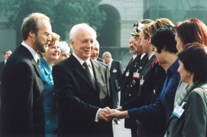 V9.JPG (33367 bytes)