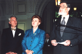 V12.JPG (27489 bytes)