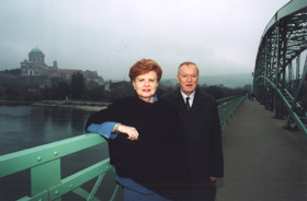 V22.JPG (20320 bytes)