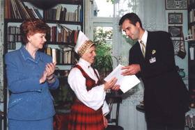 V24.JPG (35299 bytes)