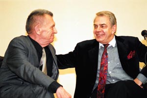 CAKS8.JPG (16448 bytes)