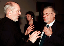 CAKS7.JPG (23504 bytes)