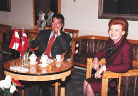 AUS5.JPG (25900 bytes)