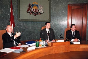 PAD5.JPG (21203 bytes)