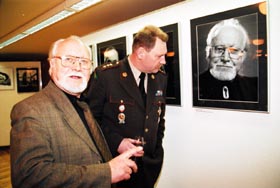 IZSTADE1.JPG (18655 bytes)