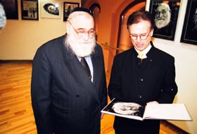 IZSTADE2.JPG (18312 bytes)