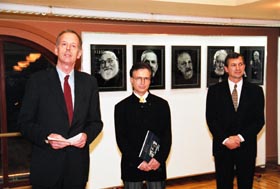 IZSTADE3.JPG (19327 bytes)