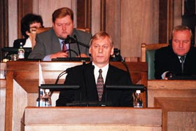 S2.JPG (18644 bytes)