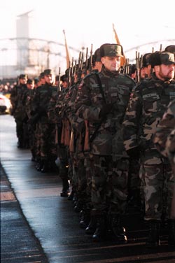 PARADE4.JPG (27269 bytes)