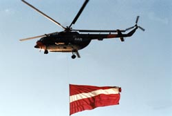 PARADE7.JPG (13800 bytes)