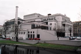 OPERA6.JPG (19957 bytes)