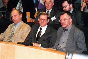 AU1.JPG (24323 bytes)