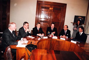 FM1.JPG (30341 bytes)