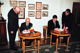 RU02.JPG (26182 bytes)