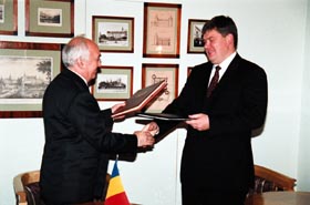 RU03.JPG (21695 bytes)