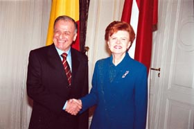 RU06.JPG (18415 bytes)