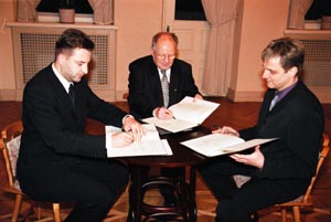 LIG2.JPG (23910 bytes)