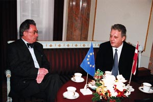 BE2.JPG (23882 bytes)