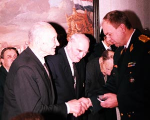 R4.JPG (25493 bytes)