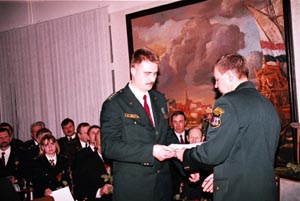 R7.JPG (25133 bytes)