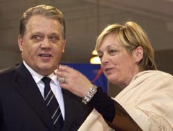 BRISELE1.JPG (18114 bytes)