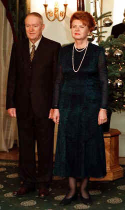 GIM2.JPG (29392 bytes)