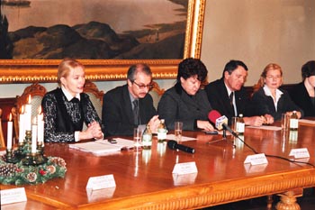 R1.JPG (34502 bytes)