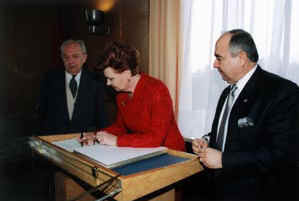 SV07.JPG (19339 bytes)