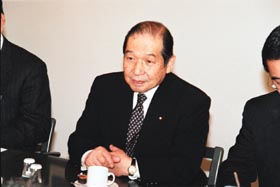 J1.JPG (17229 bytes)