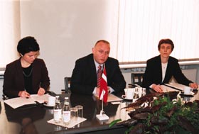 J4.JPG (21169 bytes)